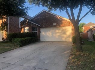 2716 Mountain Lion Dr, Fort Worth, TX 76244