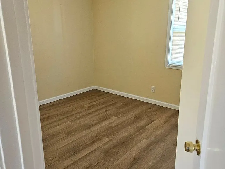 5319 Gordon Dr — Photo 4