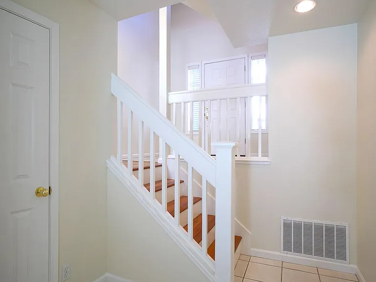 558 Driscoll Pl — Photo 27