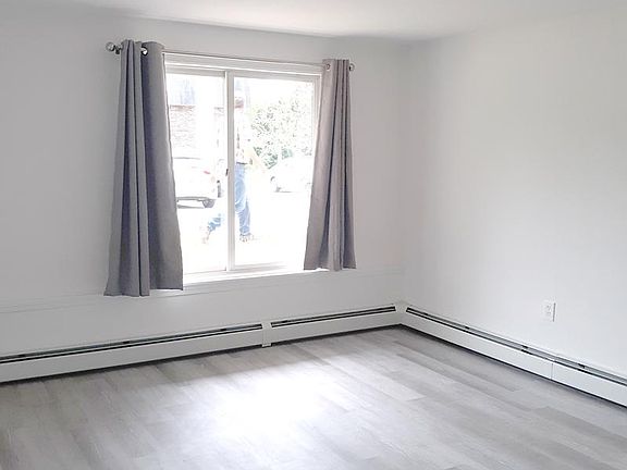 Living room 16' x 12'