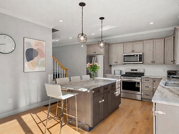 3rd image of 24 Lynn Dr