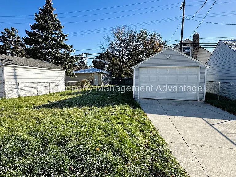 21012 Beechwood Ave — Photo 14