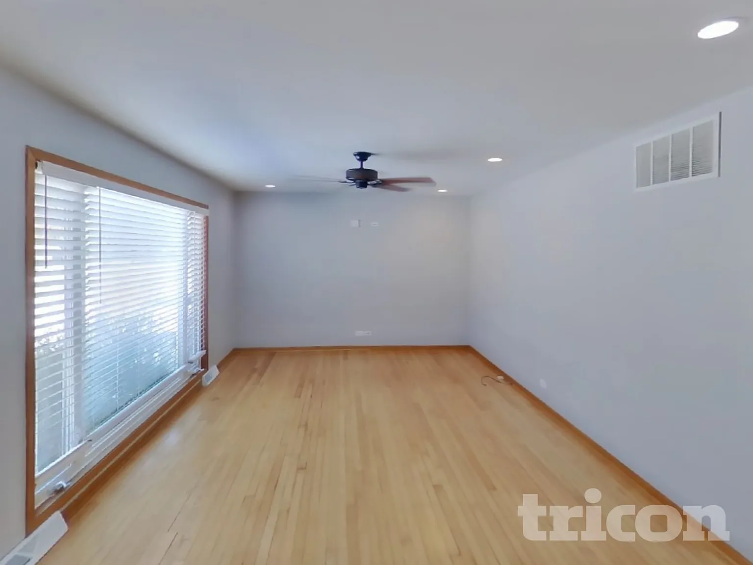 625 East Macarthur Drive Palatine IL — Photo 3