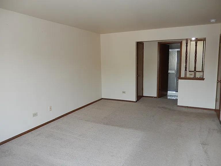 805 Oakton St — Photo 7