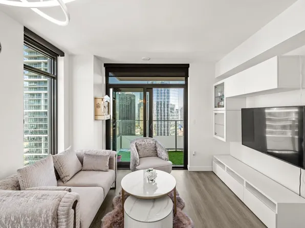 6608 Sussex Ave #2404, Burnaby, BC V5H 3C6