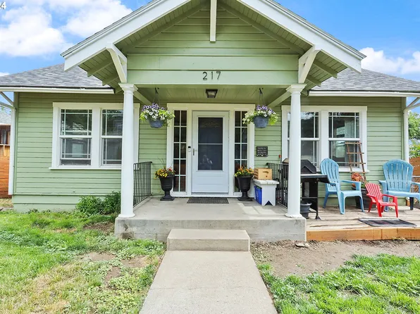 217 W 7th St, The Dalles, OR 97058