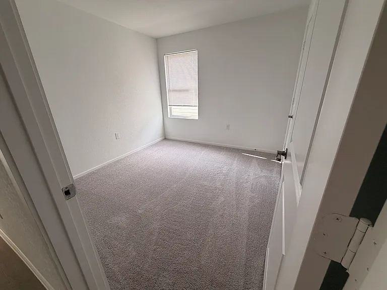 10807 Bernal Cv — Photo 13