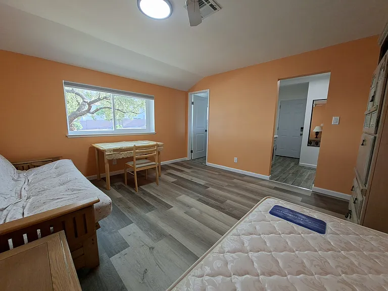 5220 W Oakey Blvd — Photo 4