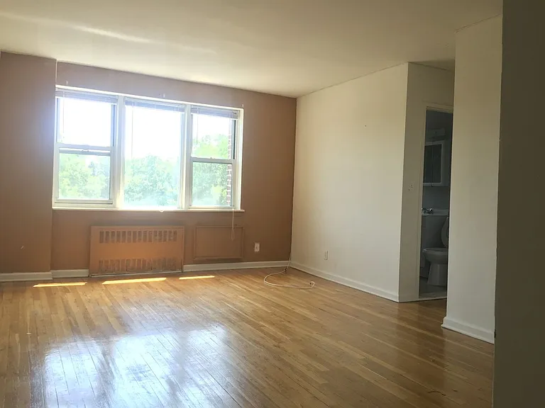 675 McLean Ave — Photo 12