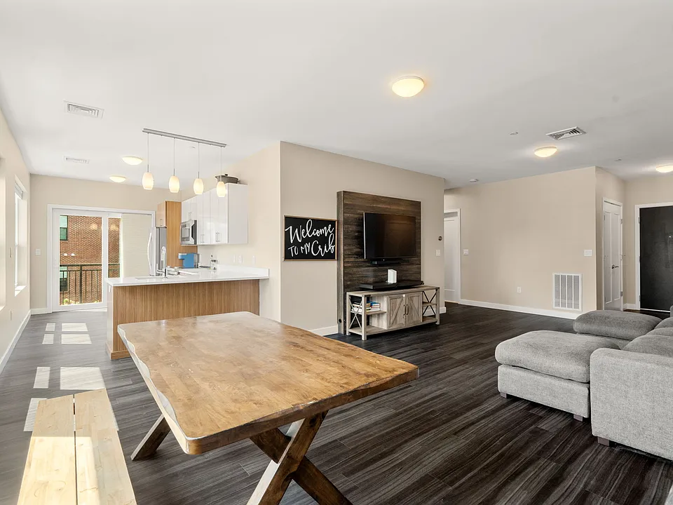 999 Hancock St #507