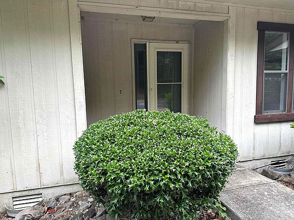 4th image of 10 Lonjeta Ln