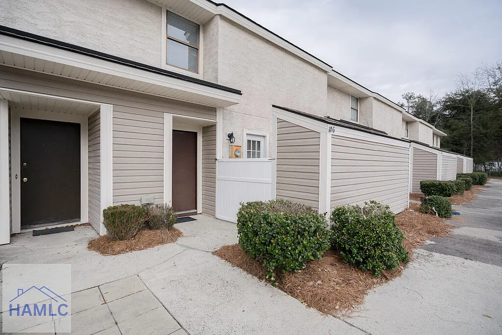 2 bed, 1.5 bath, 1068 sqft, $1,150 — Photo 2