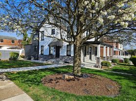101 E 35th St