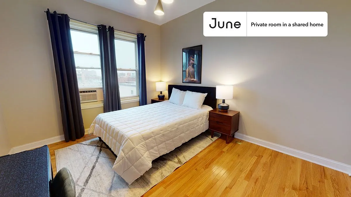 Queen bedroom in 4 bed/1 bath home in Allston #442 D — Photo 1