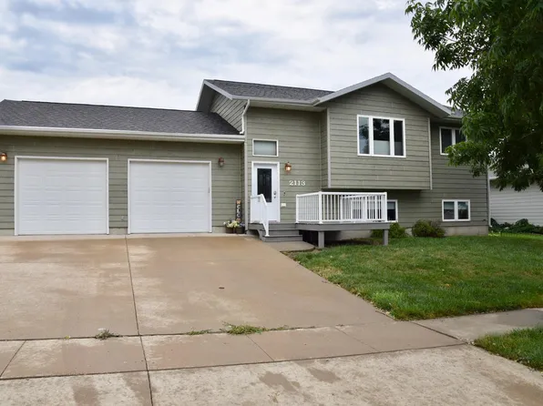 2113 Stratford Pl, Pierre, SD 57501
