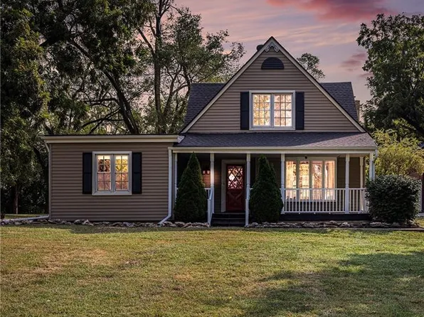 1923 N Blue Mills Rd, Independence, MO 64058