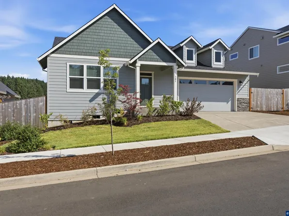 781 Riley Dr, Silverton, OR 97381