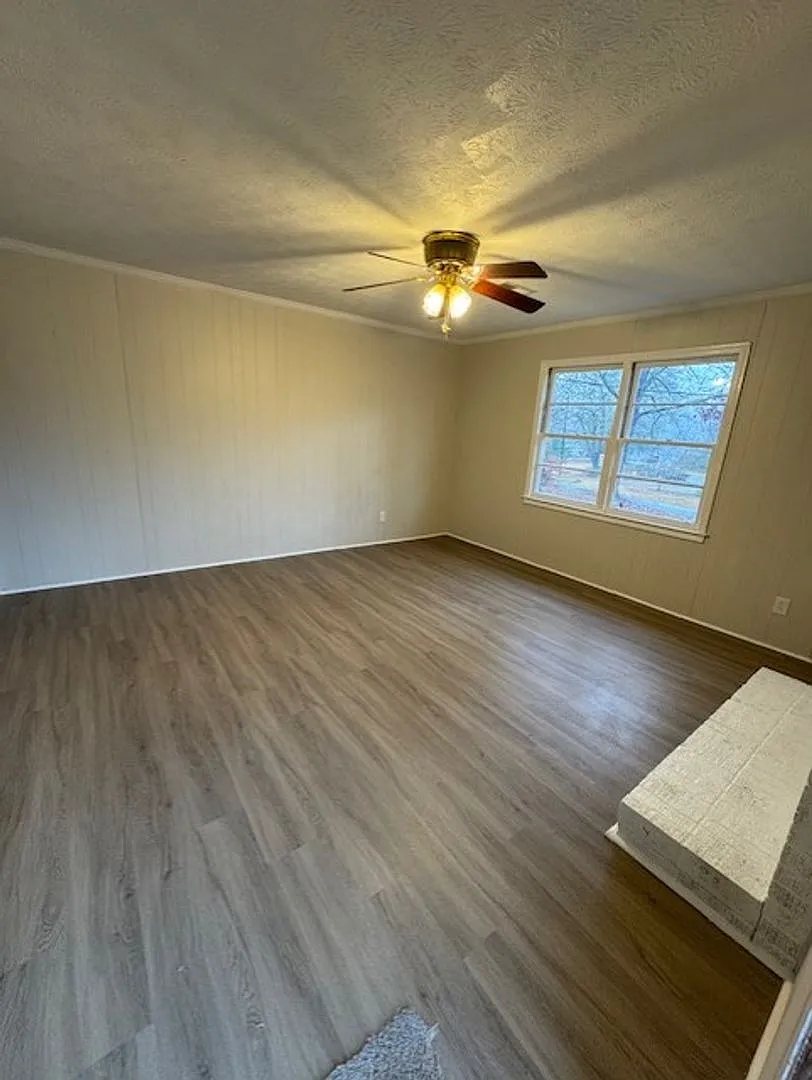 3 Bedroom 2 Bath Home with Large Yard — Photo 2