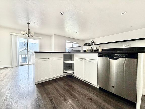 4th image of 15122 S Gallant Dr