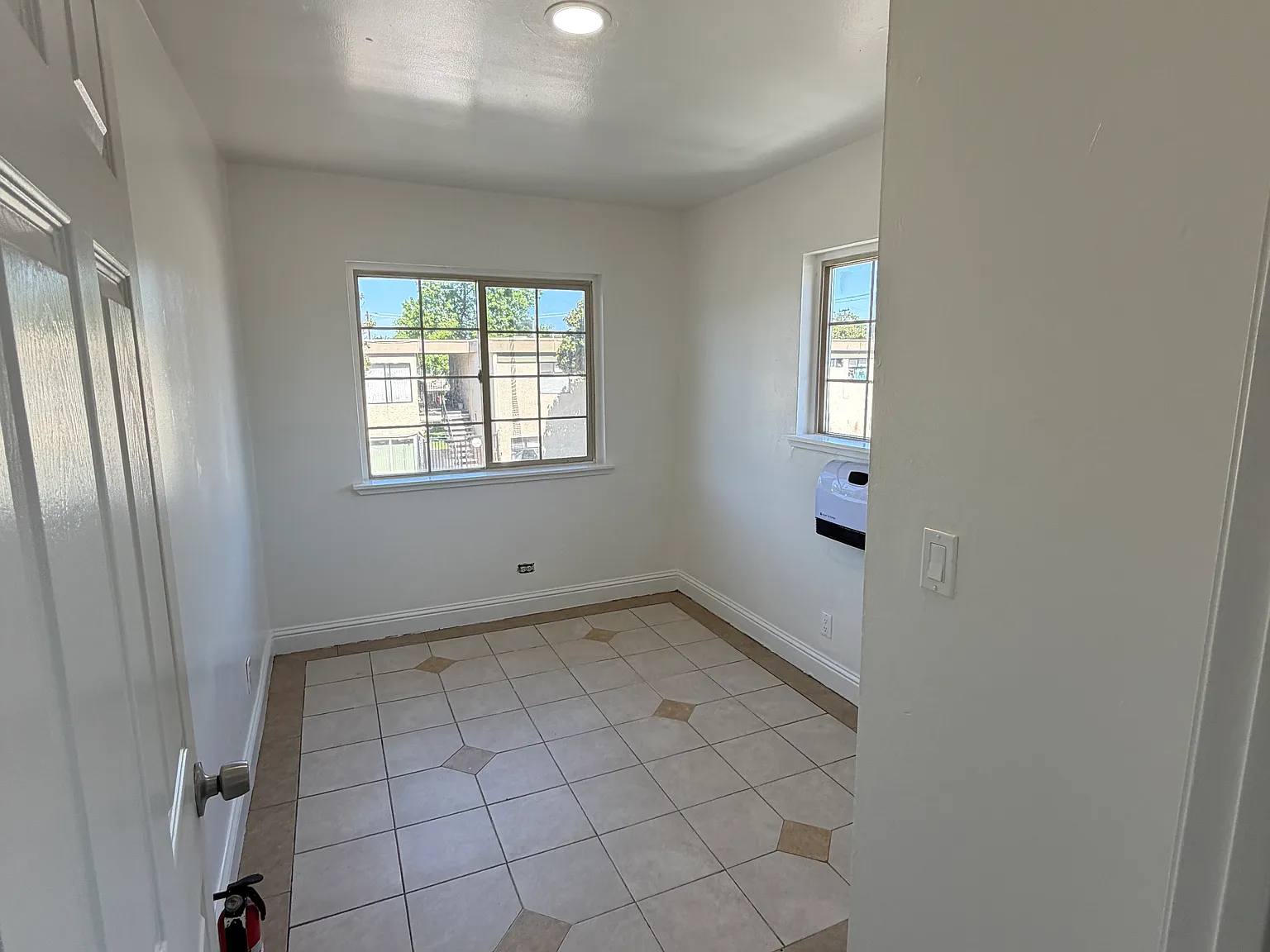 624 E Oak St — Photo 2