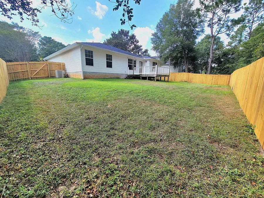 3 bed, 1452 sqft, $1,800 — Photo 1