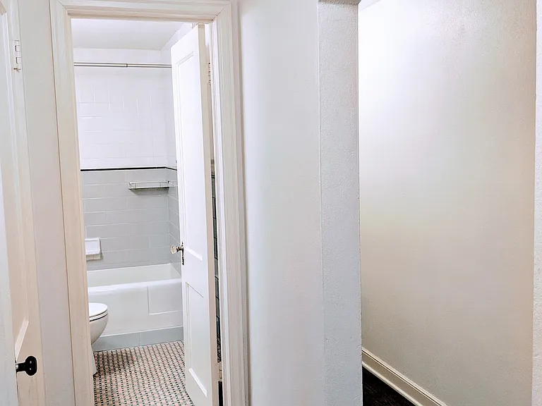 833 Grand Apartments — Photo 38