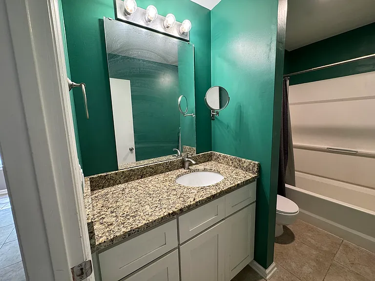 7327 Albert St — Photo 14