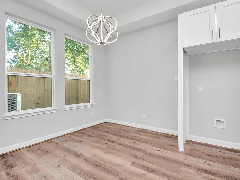 2355 Hoskins Dr — Photo 15