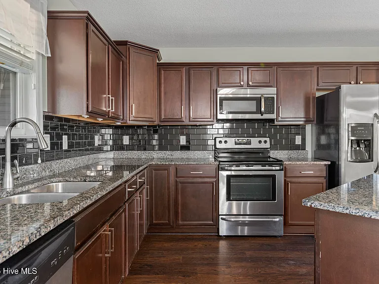 706 Ashley Meadow Ln — Photo 9