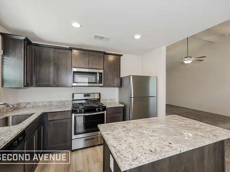 1421 Sunkiss Dr — Photo 2
