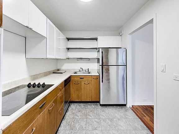 5th image of 3550 N Lake Shore Dr APT 521