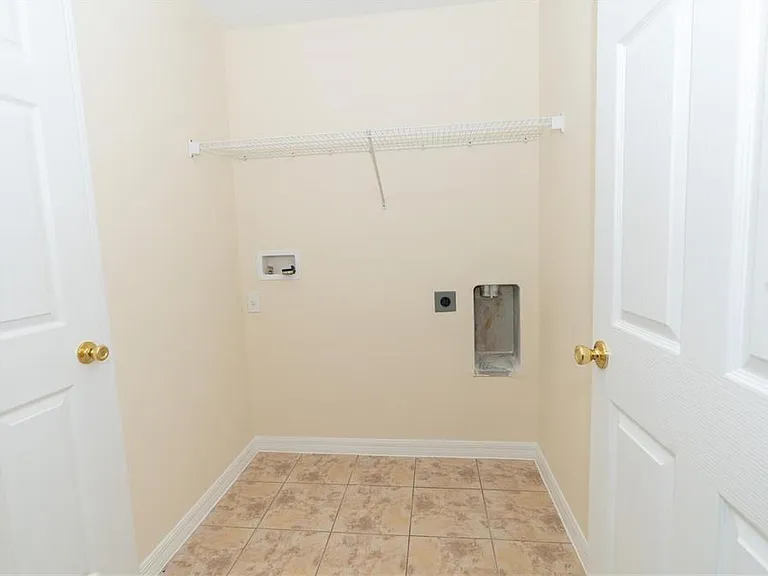 9018 Verona Sound Way — Photo 11