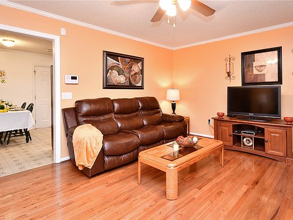 3rd image of 109 Bailey St