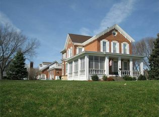 215 Fremont Ave, Dubuque, IA 52003