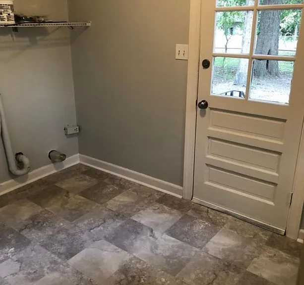 1608 Barberry Ln — Photo 9
