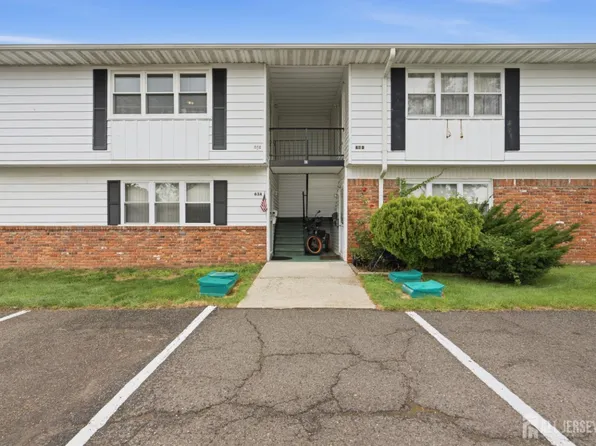 63-C Galewood Dr #Old, Matawan, NJ 07747