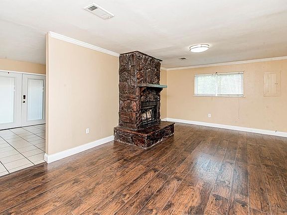 3rd image of 109 Louise Lee Ln