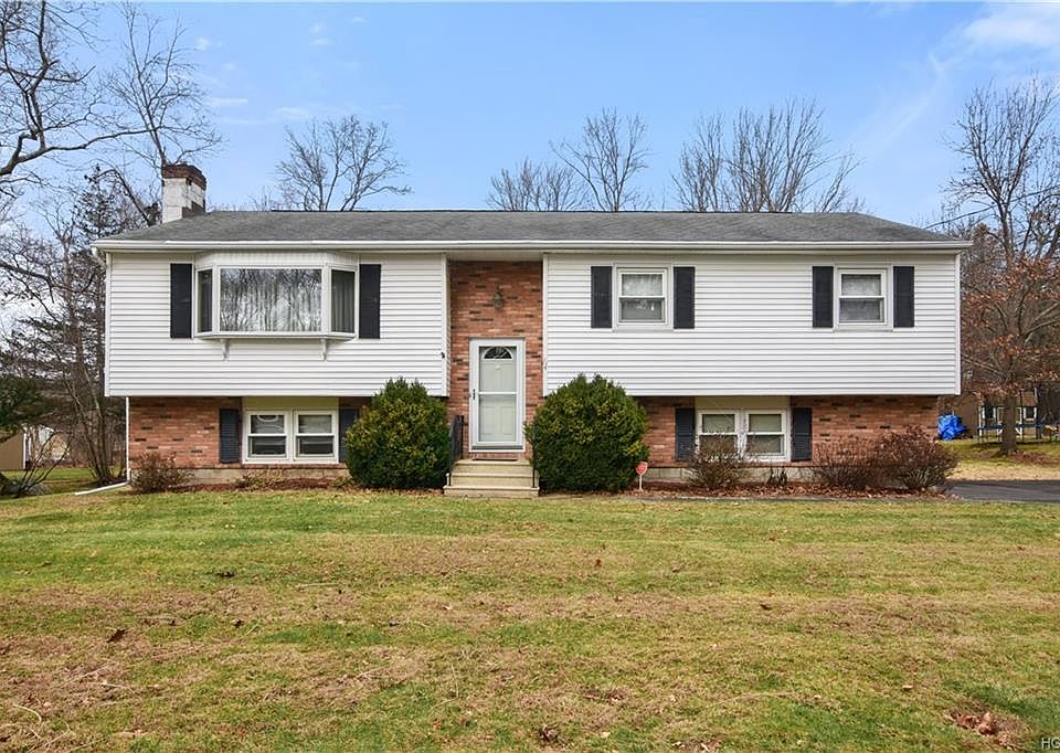 1st image of 64 Panorama Dr