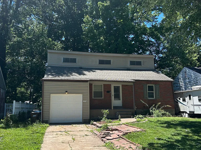 253 S Barat Ave — Photo 1