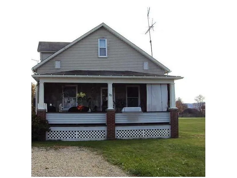 225 Hoffman St photo 1