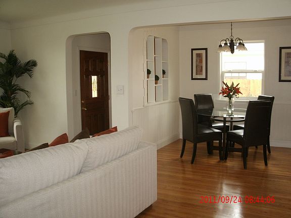 Entry Area and Dinning Area