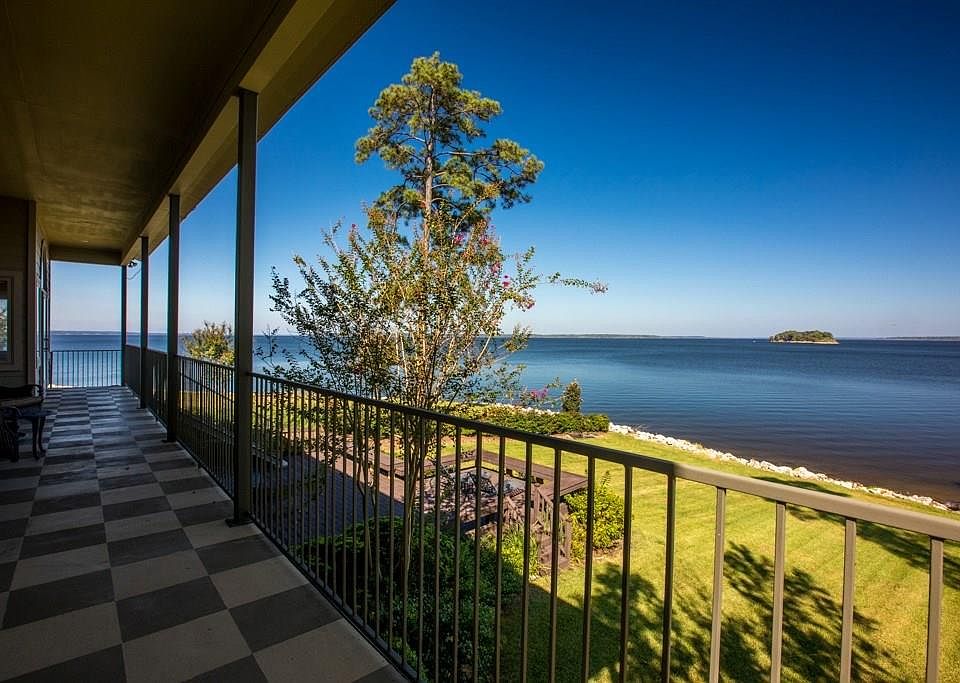 1st image of 238 Bayview Dr