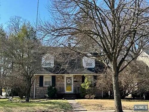 474 Grove St Photo 1