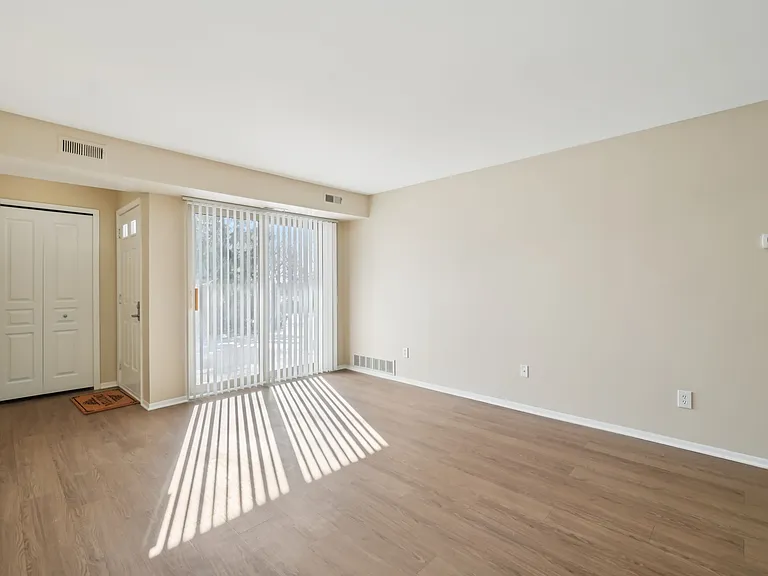 Harbour Village Apartments — Photo 11