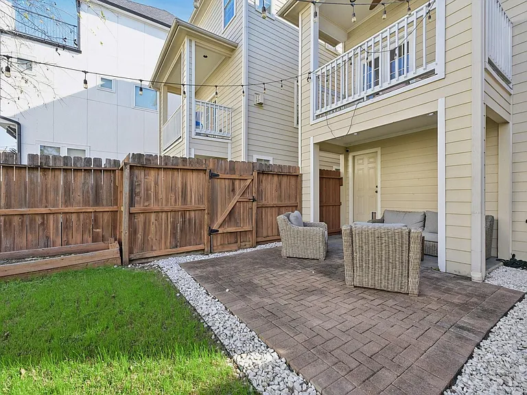 5736 Petty St — Photo 11