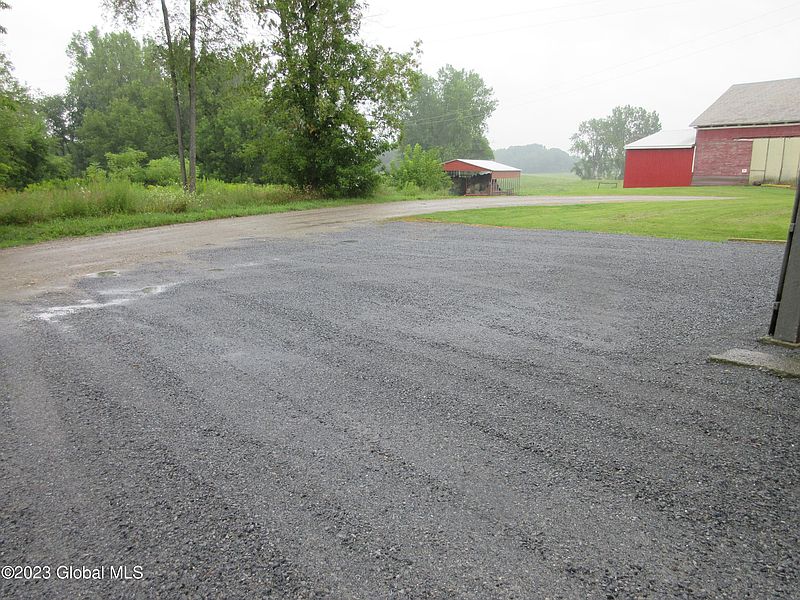 3rd image of 372 Dike Road #4