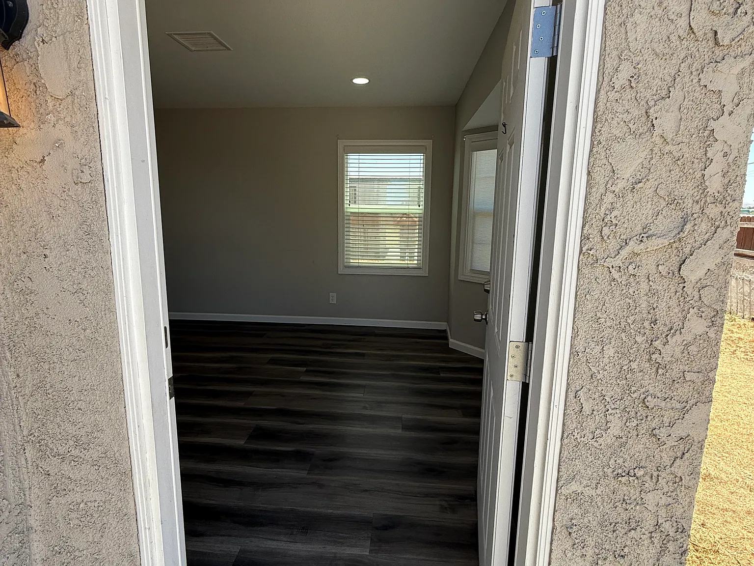 3 bed, 1004 sqft, $2,500 — Photo 2