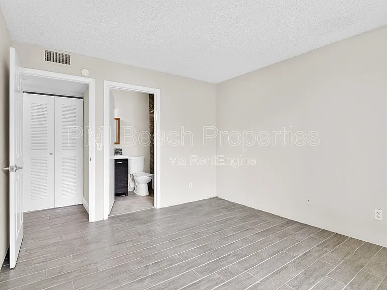 414 Meadows Cir — Photo 16