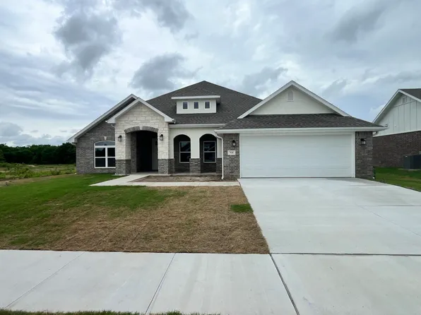 910 Silver Oaks Drive, Carl Junction, MO 64834