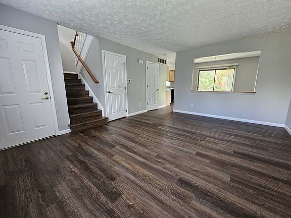 5th image of 2404 Kewanna Ln